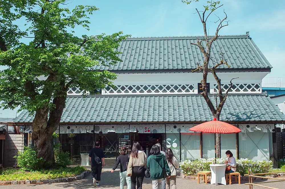 摂田屋6番街発酵ミュージアム・米蔵 外観