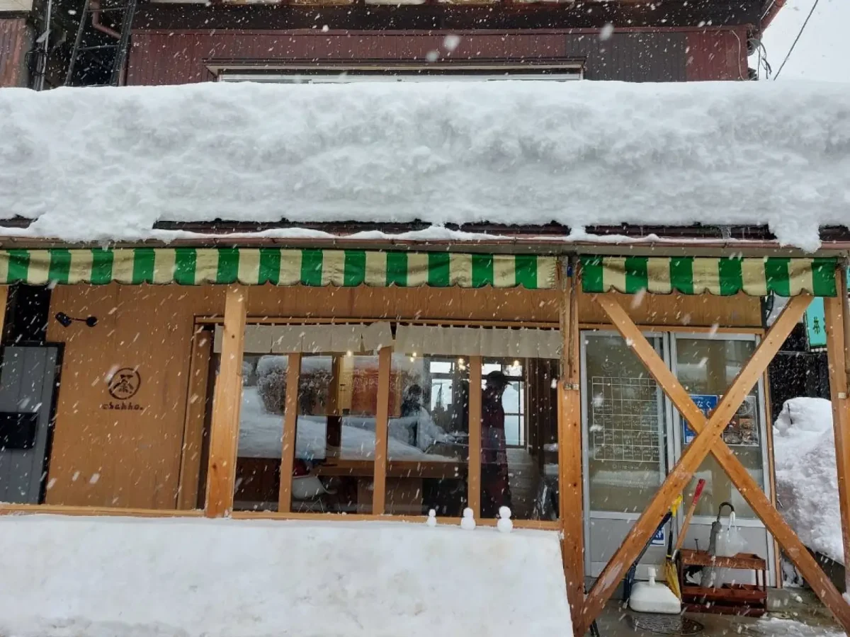 雪が積もったchahho。の外観