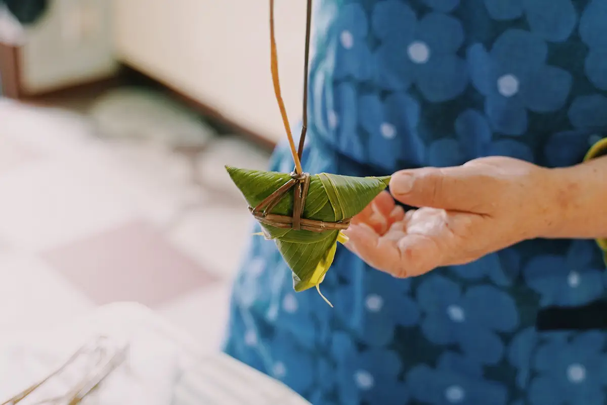 三角ちまきづくりの様子