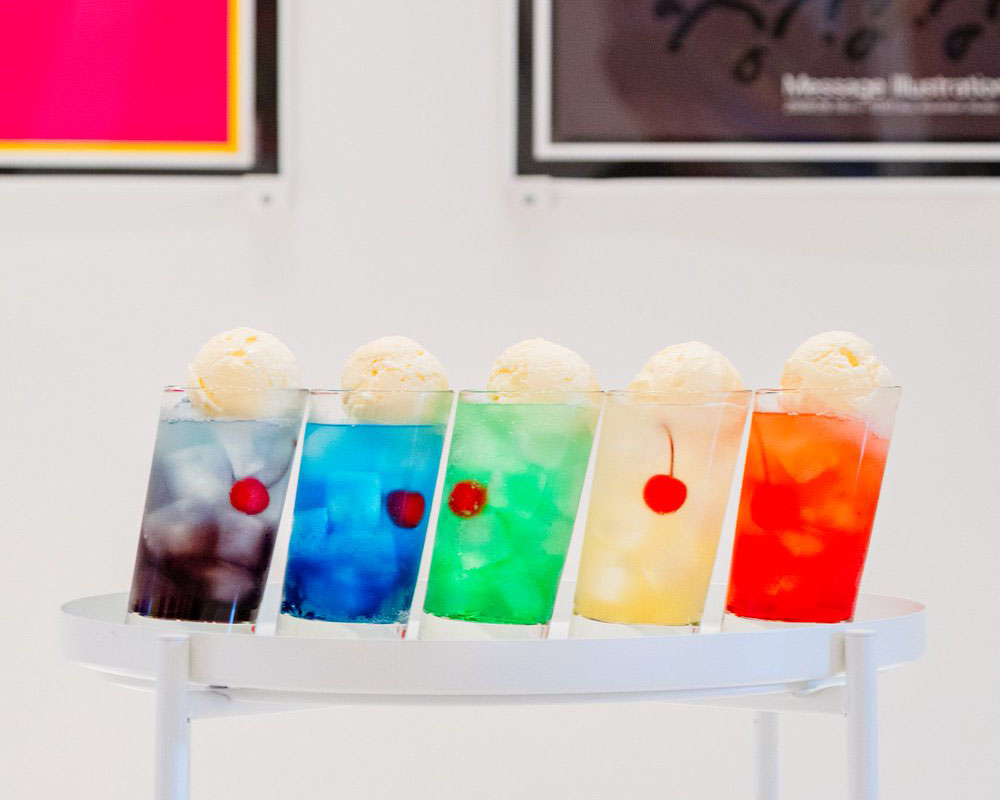 ポスターカラーのクリームソーダ