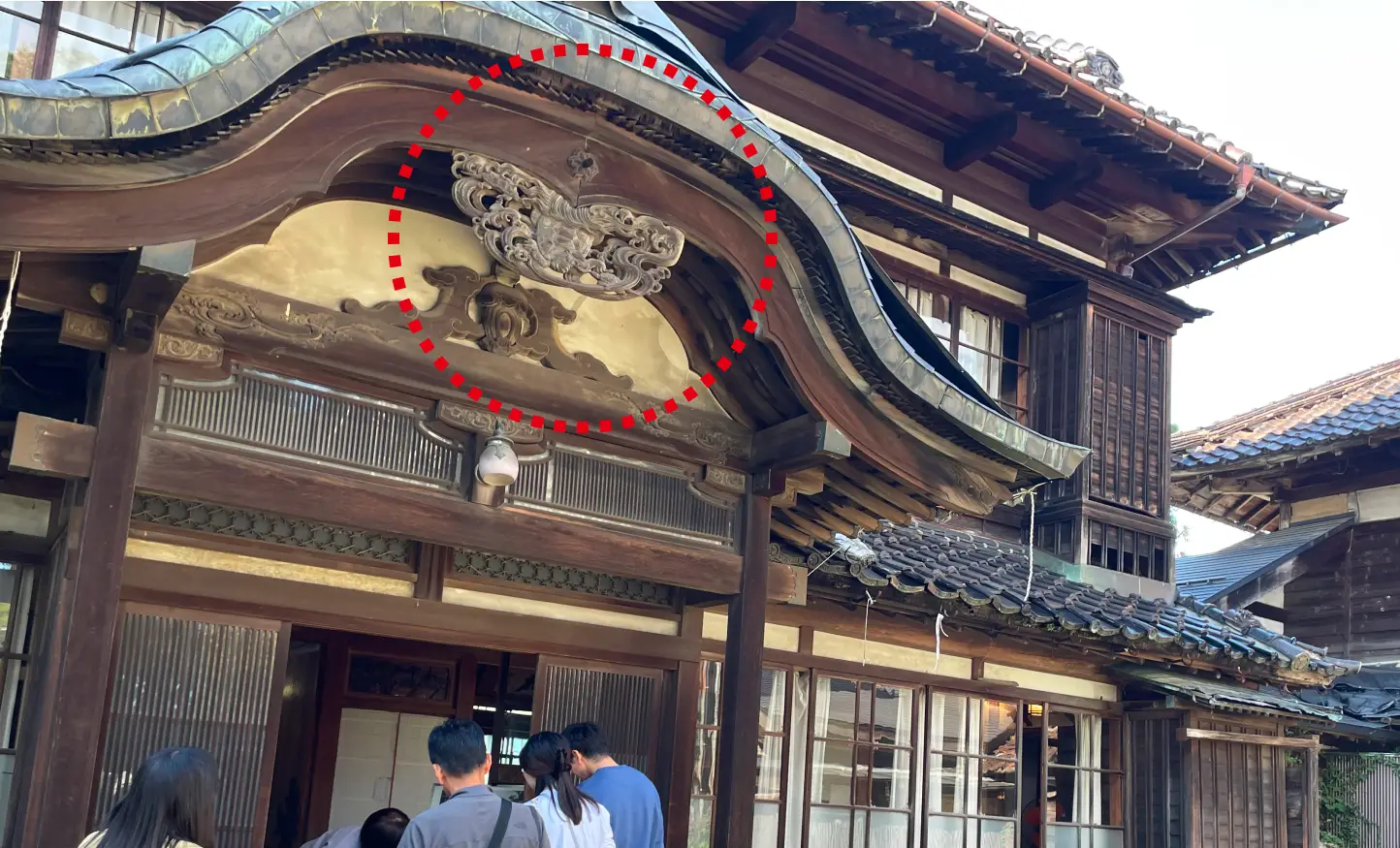 離れ座敷の屋根下の懸魚