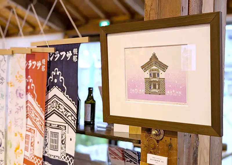 米蔵に展示されたたかだ みつみさんの額装木版画