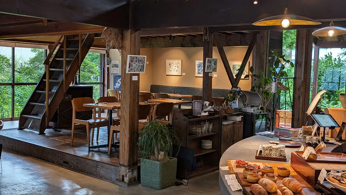 WILLOW HOUSEの古民家空間に展示されたennakonomaさんの作品