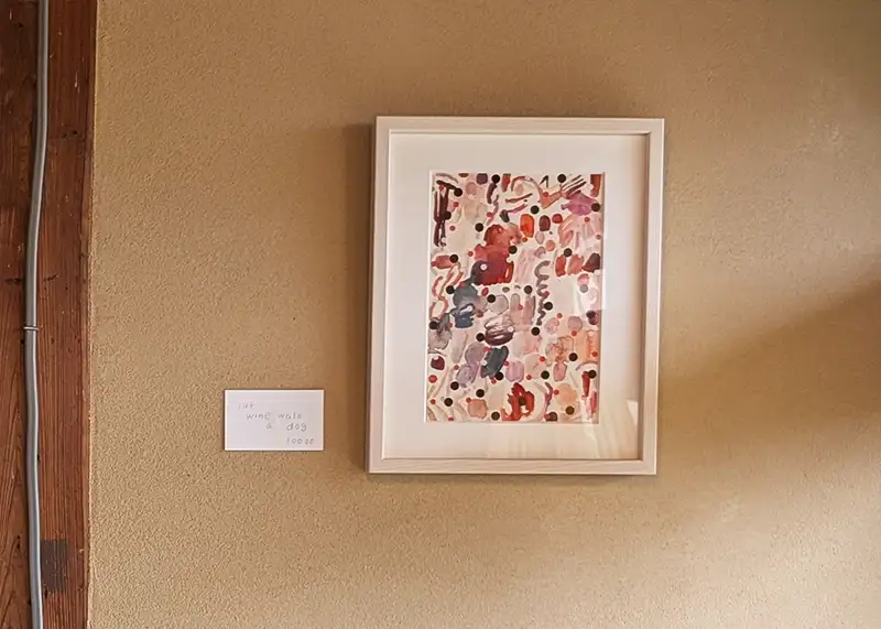 WILLOW HOUSEの壁に飾られたennakonomaさんの額装作品