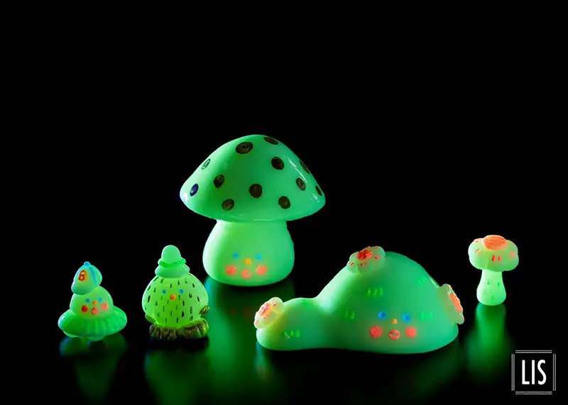 ドングリキノコ「発光未確認生命体展」の作品